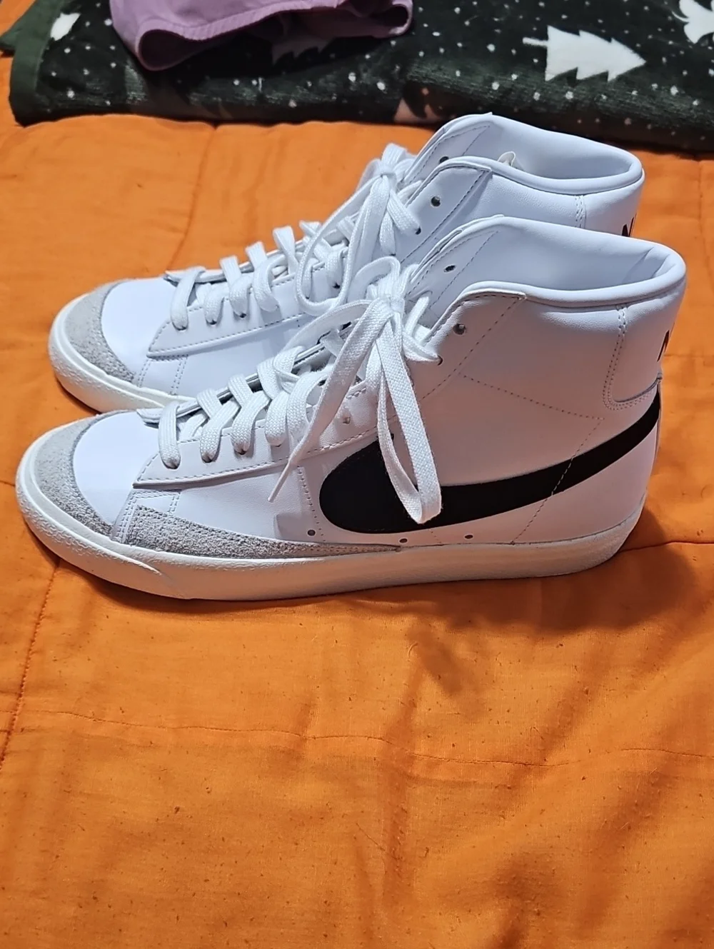 NIKE hightop Shoes. Size 10.5, Nwots